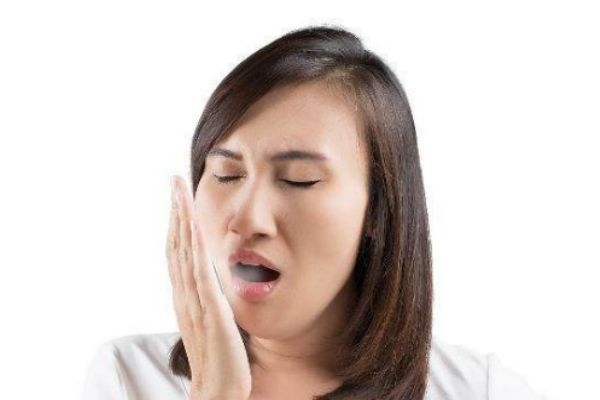 怎么去除嘴巴里的蒜味 三招讓你遠(yuǎn)離口腔異味 怎么去除嘴巴里的蒜味 三招讓你遠(yuǎn)離口腔異味