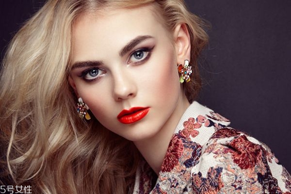 眼影膏用什么刷子 眼影膏的畫(huà)法 眼影膏用什么刷子 眼影膏的畫(huà)法