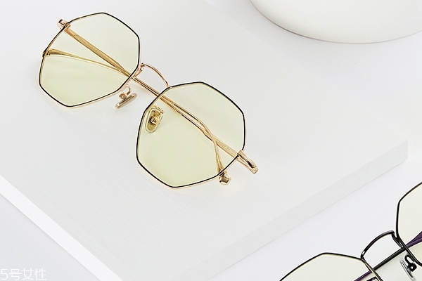 aht防藍(lán)光眼鏡多少錢(qián) 人人都買(mǎi)得起