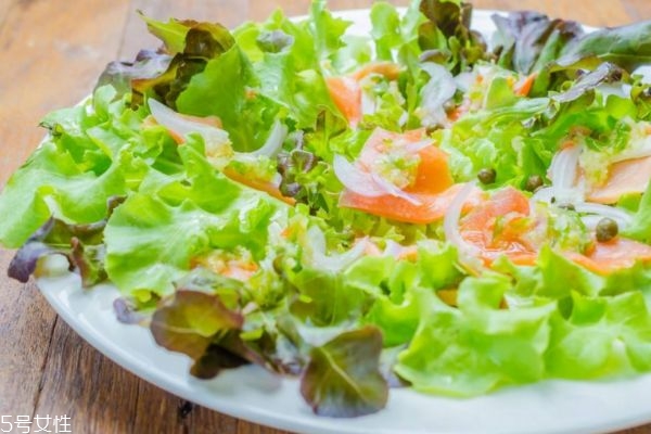 蔬菜沙拉用什么蔬菜 蔬菜沙拉都有什么 蔬菜沙拉用什么蔬菜 蔬菜沙拉都有什么