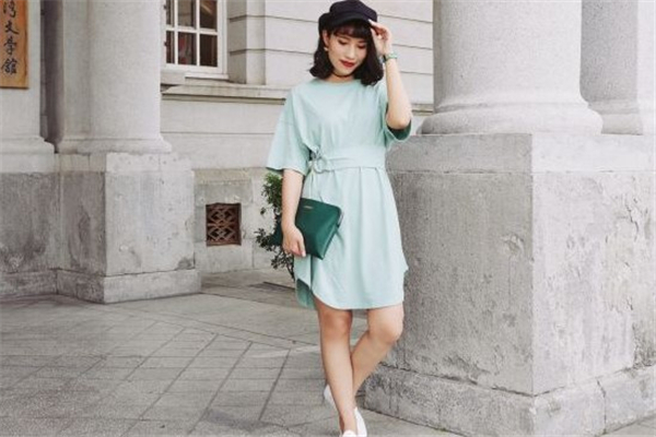 小白鞋怎么搭配好看 小白鞋3套搭配方案 小白鞋怎么搭配好看 小白鞋3套搭配方案