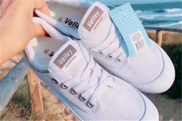 小白鞋哪個(gè)牌子好穿？小白鞋什么牌子舒服？