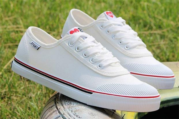 帆布小白鞋怎么搭配？帆布小白鞋搭配技巧