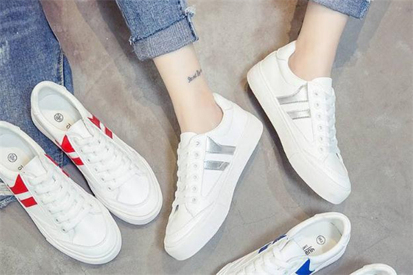小白鞋配什么褲子？經(jīng)典百搭全靠它