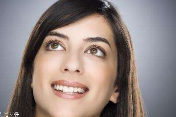 嘴唇上長(zhǎng)皰疹用什么藥膏 嘴唇上長(zhǎng)皰疹會(huì)傳染嗎 嘴唇上長(zhǎng)皰疹用什么藥膏 嘴唇上長(zhǎng)皰疹會(huì)傳染嗎