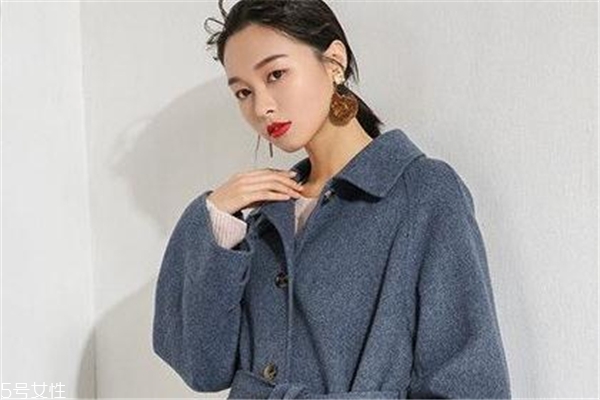 澳毛大衣一般多少錢 根據(jù)澳毛品質(zhì)決定 澳毛大衣一般多少錢 根據(jù)澳毛品質(zhì)決定