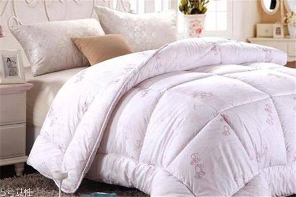 羊毛被怎么清洗 盡量少用水洗 羊毛被怎么清洗 盡量少用水洗