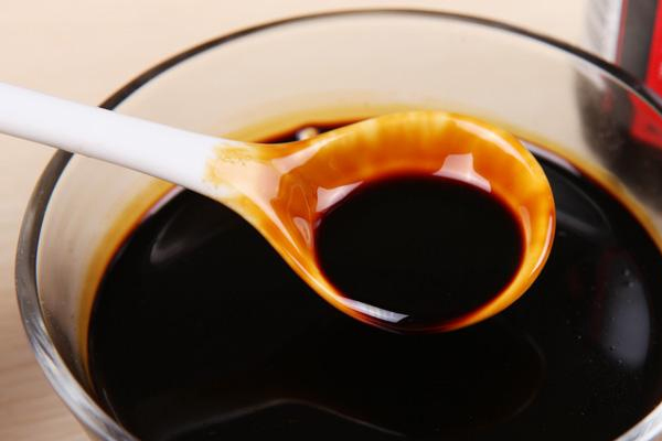 上色用生抽還是老抽 當(dāng)然是老抽 上色用生抽還是老抽 當(dāng)然是老抽