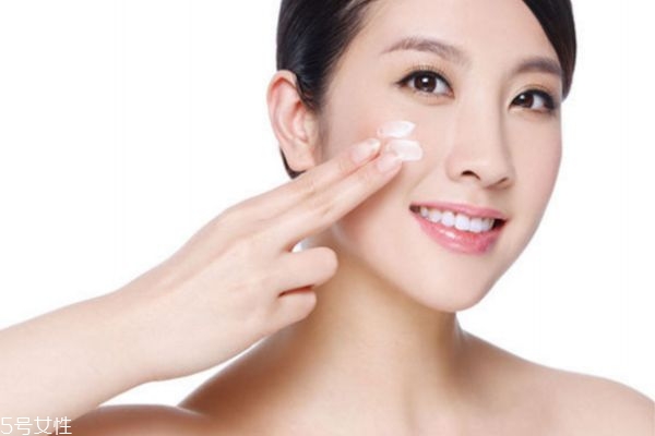20歲怎么護膚 20歲女生基本護膚步驟 20歲怎么護膚 20歲女生基本護膚步驟