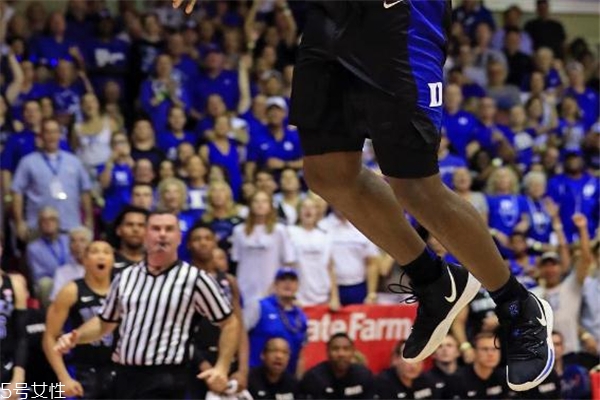 耐克歐文5耐磨嗎 外場(chǎng)放心打 耐克歐文5耐磨嗎 外場(chǎng)放心打