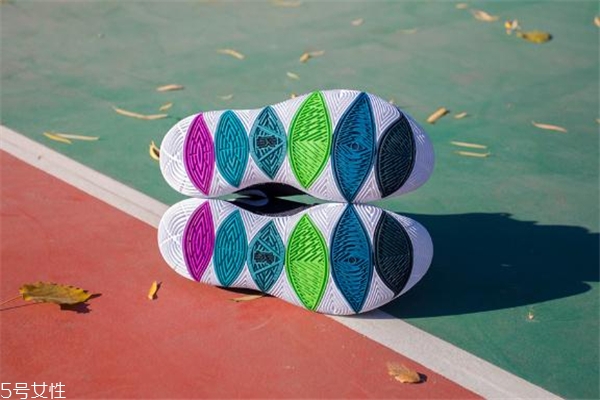 耐克歐文5耐磨嗎 外場(chǎng)放心打 耐克歐文5耐磨嗎 外場(chǎng)放心打