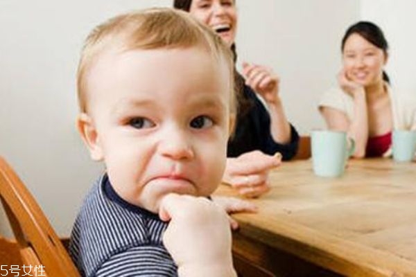 片狀米粉和粉狀米粉的區(qū)別 寶媽們?cè)撊绾芜x擇