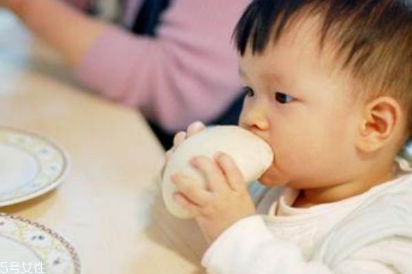 寶寶不吃飯什么原因 媽媽的狀態(tài)很重要 寶寶不吃飯什么原因 媽媽的狀態(tài)很重要