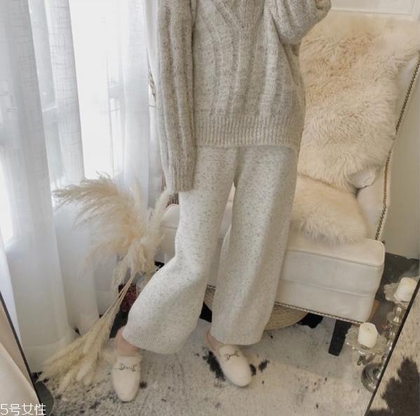 毛衣和闊腿褲怎么搭配 毛衣與闊腿褲搭配圖片 毛衣和闊腿褲怎么搭配 毛衣與闊腿褲搭配圖片