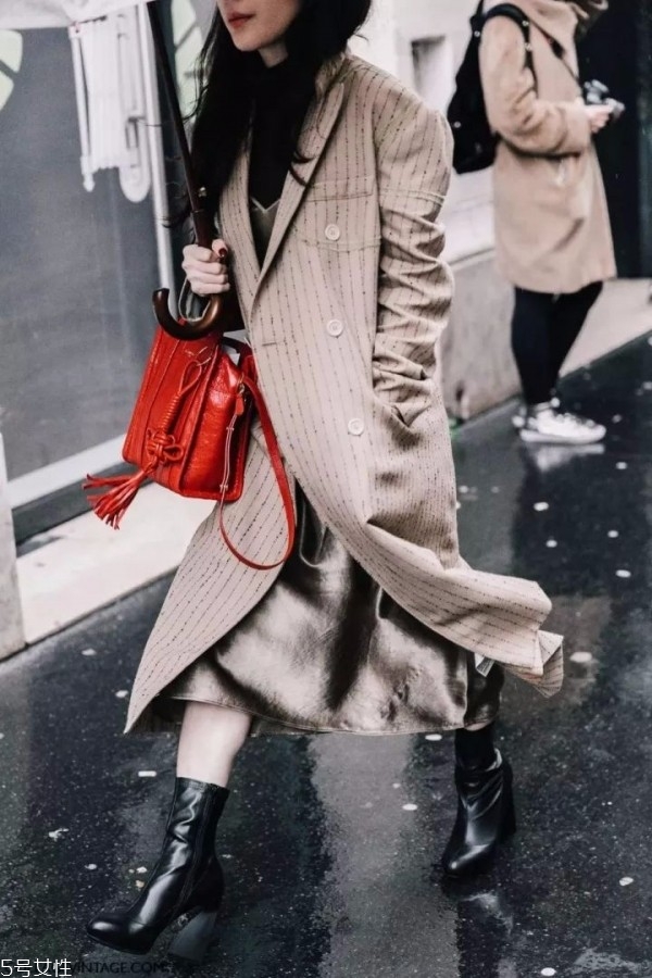 冬天大衣怎么搭配裙子 冬季大衣裙子搭配 冬天大衣怎么搭配裙子 冬季大衣裙子搭配