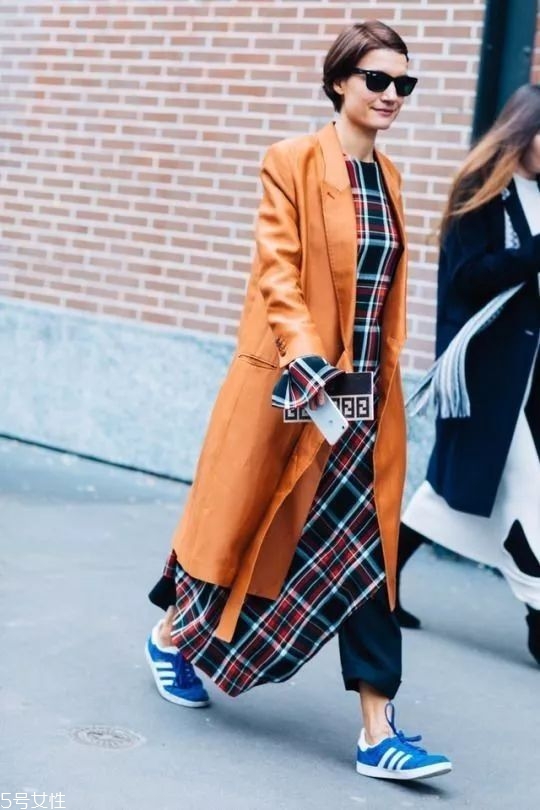 冬天大衣怎么搭配裙子 冬季大衣裙子搭配 冬天大衣怎么搭配裙子 冬季大衣裙子搭配