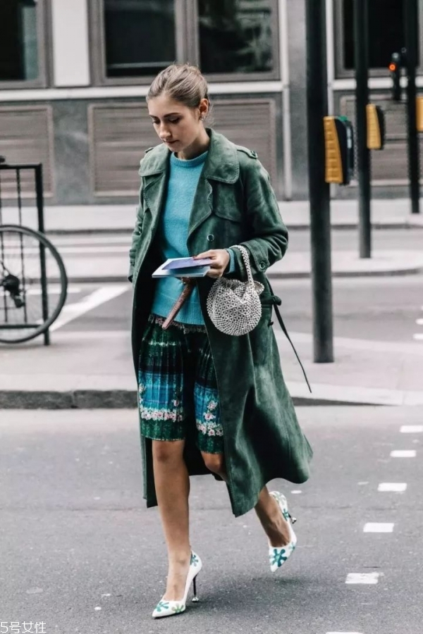 冬天大衣怎么搭配裙子 冬季大衣裙子搭配 冬天大衣怎么搭配裙子 冬季大衣裙子搭配