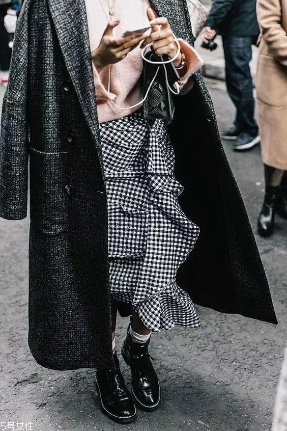 冬天大衣怎么搭配裙子 冬季大衣裙子搭配 冬天大衣怎么搭配裙子 冬季大衣裙子搭配