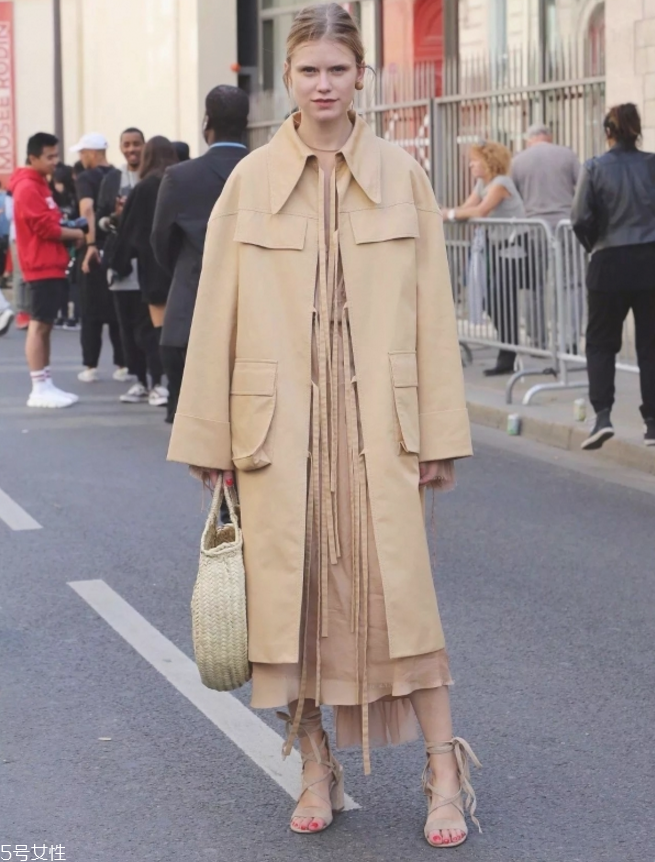 冬天大衣怎么搭配裙子 冬季大衣裙子搭配 冬天大衣怎么搭配裙子 冬季大衣裙子搭配