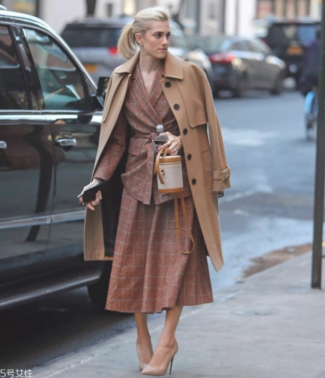 冬天大衣怎么搭配裙子 冬季大衣裙子搭配 冬天大衣怎么搭配裙子 冬季大衣裙子搭配