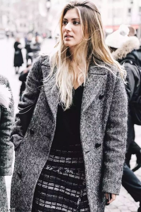 冬天大衣怎么搭配裙子 冬季大衣裙子搭配 冬天大衣怎么搭配裙子 冬季大衣裙子搭配