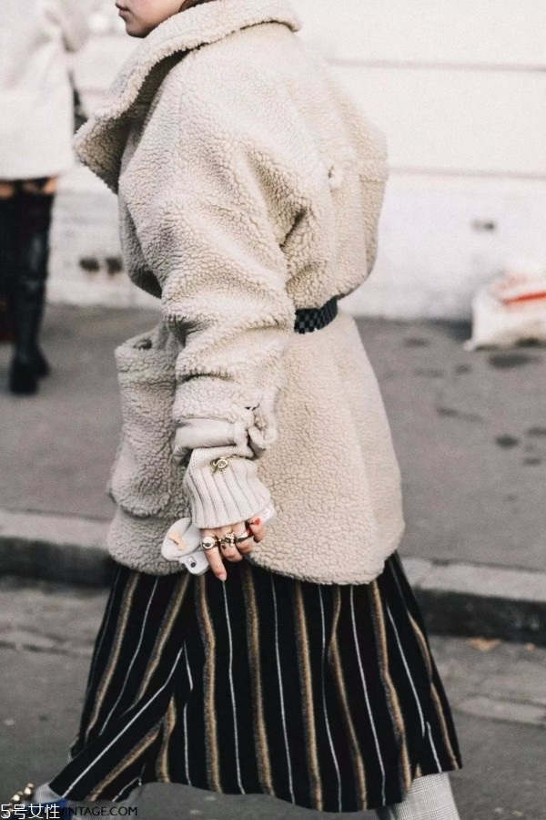 冬天大衣怎么搭配裙子 冬季大衣裙子搭配 冬天大衣怎么搭配裙子 冬季大衣裙子搭配
