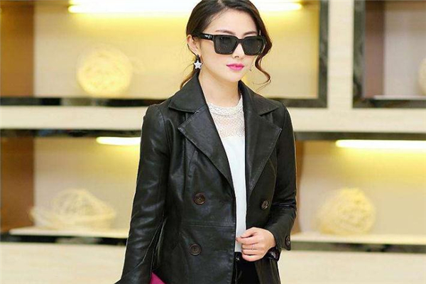 真皮皮衣掉皮怎么辦 送專(zhuān)業(yè)店鋪修補(bǔ) 真皮皮衣掉皮怎么辦 送專(zhuān)業(yè)店鋪修補(bǔ)