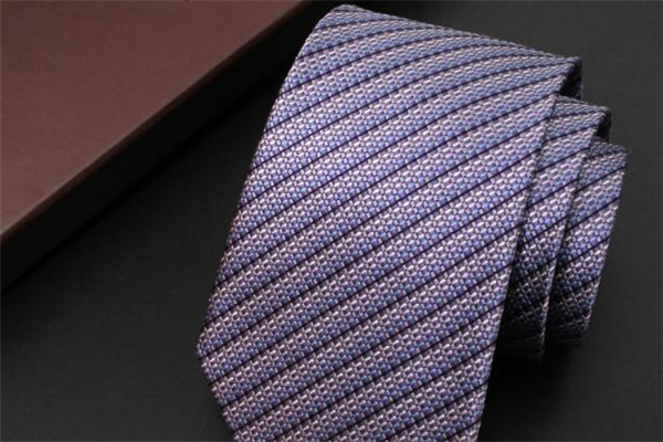 桑蠶絲領(lǐng)帶怎么洗 有條件最好干洗 桑蠶絲領(lǐng)帶怎么洗 有條件最好干洗