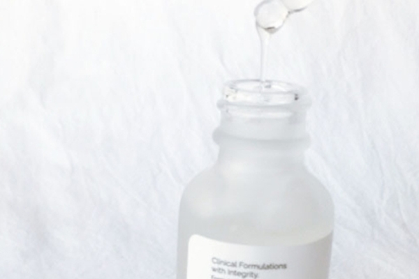 煙酰胺不耐受起閉口怎么回事？煙酰胺不耐受怎么辦？