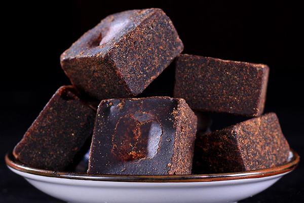 紅糖聞起來(lái)是什么味道 甘蔗汁的清香味 紅糖聞起來(lái)是什么味道 甘蔗汁的清香味