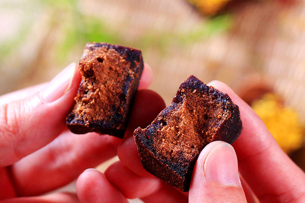 紅糖聞起來(lái)是什么味道 甘蔗汁的清香味 紅糖聞起來(lái)是什么味道 甘蔗汁的清香味