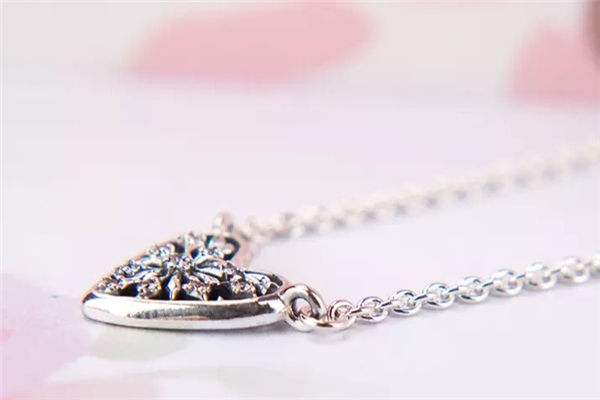 潘多拉冬日之心項(xiàng)鏈多少錢 氣質(zhì)個(gè)性鎖骨鏈 潘多拉冬日之心項(xiàng)鏈多少錢 氣質(zhì)個(gè)性鎖骨鏈