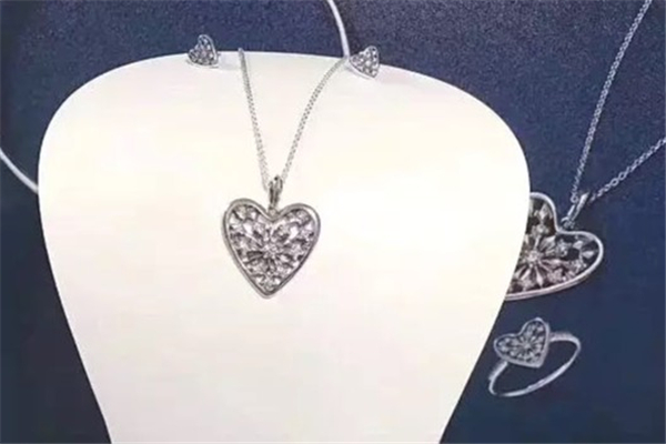 潘多拉冬日之心項(xiàng)鏈多少錢 氣質(zhì)個(gè)性鎖骨鏈 潘多拉冬日之心項(xiàng)鏈多少錢 氣質(zhì)個(gè)性鎖骨鏈