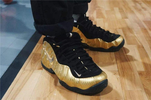 耐克噴泡配什么褲子 這樣搭配最好看 耐克噴泡配什么褲子 這樣搭配最好看