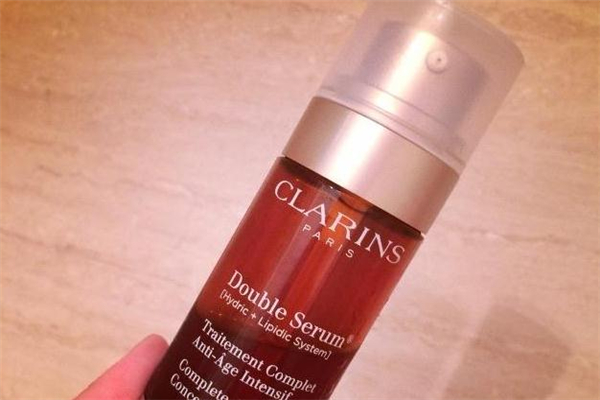 嬌韻詩雙萃精華白天能用嗎 不需要避光 嬌韻詩雙萃精華白天能用嗎 不需要避光