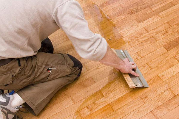 實(shí)木地板多久打蠟一次 1年2次 實(shí)木地板多久打蠟一次 1年2次