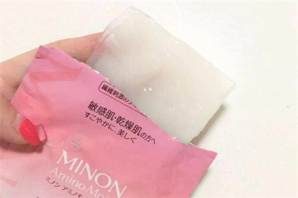 minon面膜含酒精嗎 成分很安全 minon面膜含酒精嗎 成分很安全