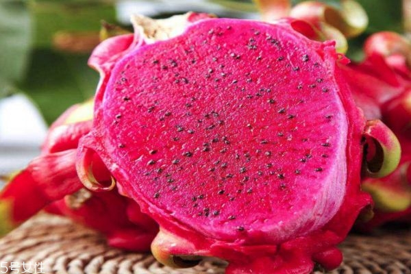 孕婦能吃火龍果嗎 孕婦能吃火龍果時(shí)要注意 孕婦能吃火龍果嗎 孕婦能吃火龍果時(shí)要注意