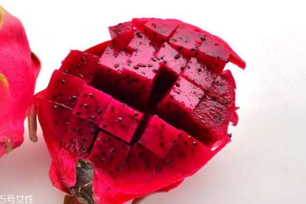 孕婦能吃火龍果嗎 孕婦能吃火龍果時(shí)要注意 孕婦能吃火龍果嗎 孕婦能吃火龍果時(shí)要注意