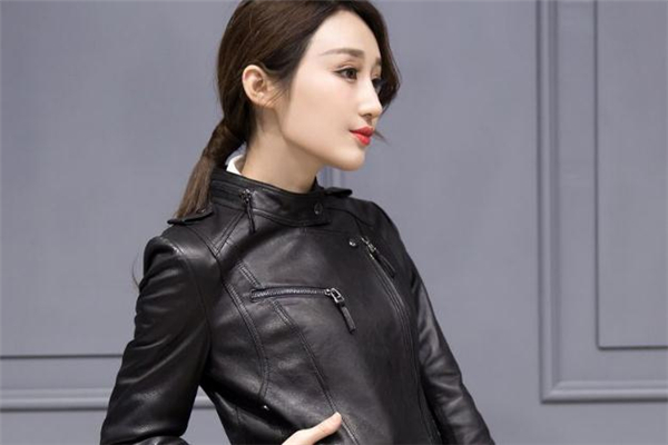 皮夾克有味道怎么清洗 這樣去味才正確 皮夾克有味道怎么清洗 這樣去味才正確