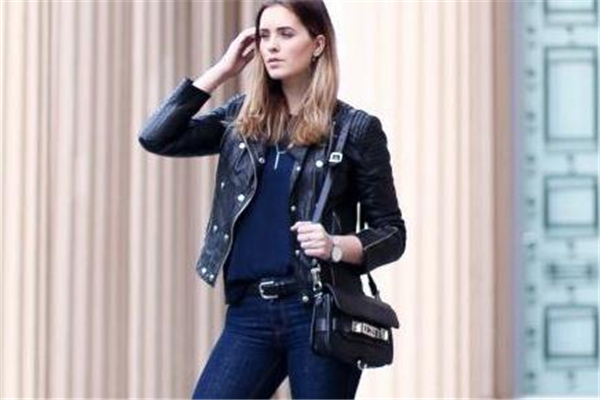 皮夾克有味道怎么清洗 這樣去味才正確 皮夾克有味道怎么清洗 這樣去味才正確