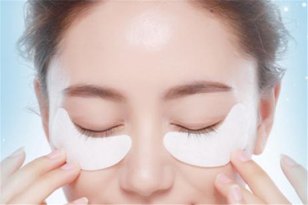 透真眼膜要貼多久 一般十五分鐘左右 透真眼膜要貼多久 一般十五分鐘左右