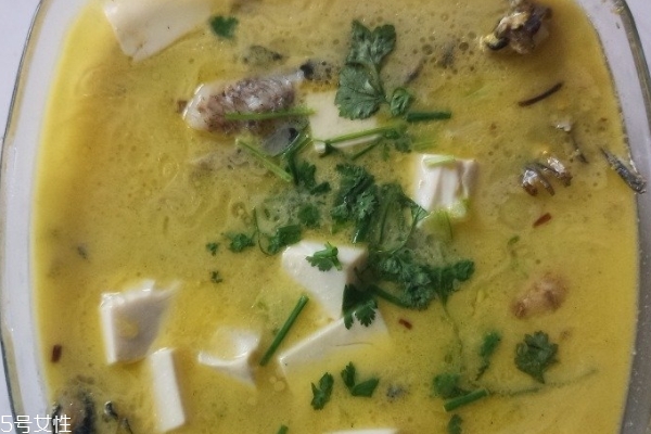 魚湯要熬多久才變白 幾分鐘就變白 魚湯要熬多久才變白 幾分鐘就變白