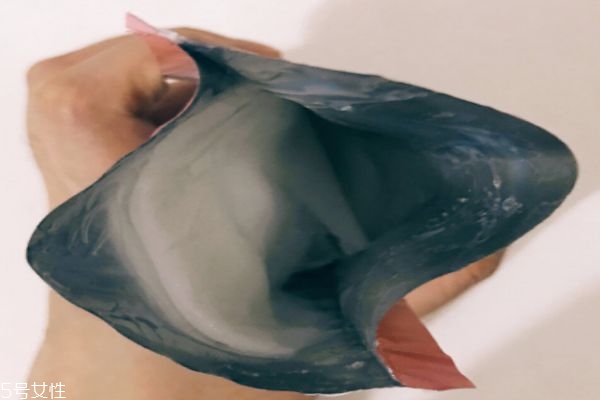 minon面膜精華液很少 但是很粘稠 minon面膜精華液很少 但是很粘稠