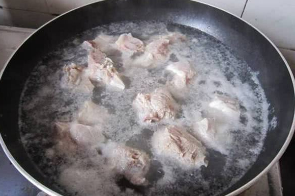 排骨怎么焯水去腥 冷水焯水 排骨怎么焯水去腥 冷水焯水