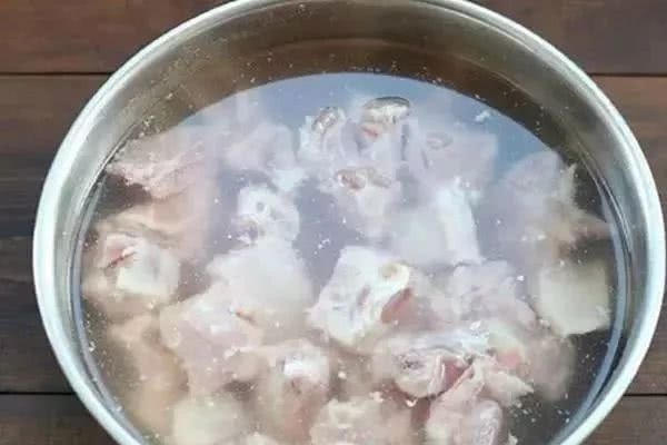 排骨怎么焯水去腥 冷水焯水 排骨怎么焯水去腥 冷水焯水