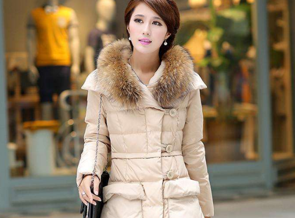 羽絨服用什么洗滌劑？洗羽絨服用洗衣粉還是洗衣液？