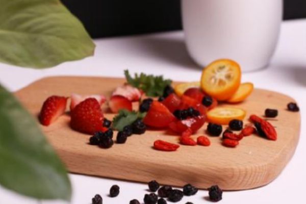 葡萄干和藍莓干的區(qū)別 如何挑選藍莓干 葡萄干和藍莓干的區(qū)別 如何挑選藍莓干