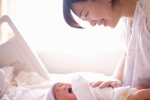 新生兒脹氣怎么辦 4個方法來緩解 新生兒脹氣怎么辦 4個方法來緩解