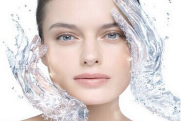 夏季肌膚容易出現(xiàn)的問(wèn)題 夏季肌膚護(hù)理要點(diǎn)